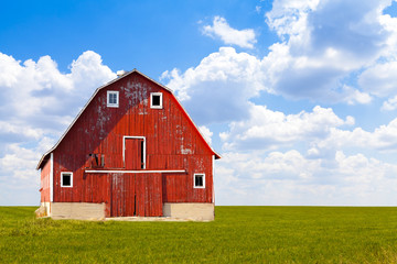 Traditional American Red Barn With Blue Sky © maksymowicz