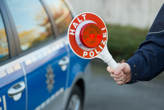 Polizeikelle Halt Polizei Anhaltestab Stock Photo