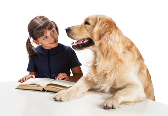 bimba e cane studiano