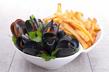 mussels and french fries
