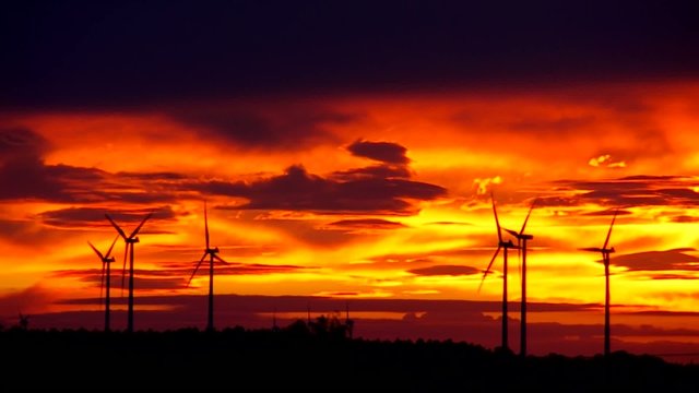 Windrad Sonnenuntergang 02 xvid