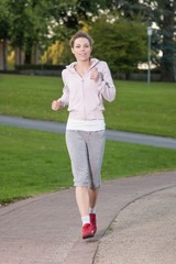 Frau beim Joggen