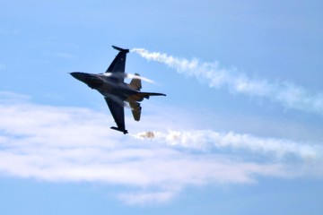 F-16 Air condensation