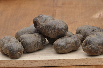 pommes de terre Vitelotte