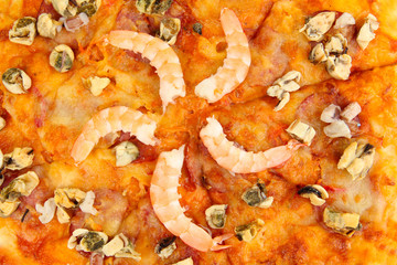 Fototapeta na wymiar Delicious pizza z owocami morza z bliska