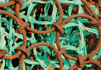 maillons de chaîne rouillée.