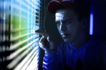 преступник скрывается от полиции