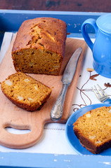 Pumpkin cake with apple