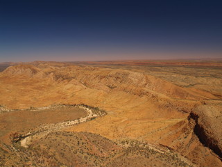 Fototapeta na wymiar MacDonnell Ranges w Australii