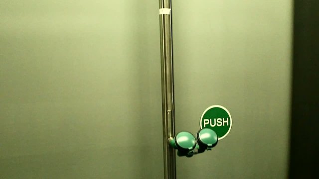 ducha para emergencias qu&iacute;micas