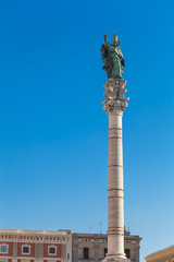 Fototapeta na wymiar Saint Oronzo Słynny pomnik w centrum miasta Lecce