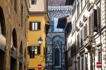 Fototapeta na wymiar Histroical Houses Facades in Florence, Italy