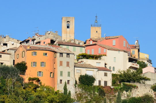 France, C&ocirc;te d'Azur, Biot, village m&eacute;di&eacute;val, verreries