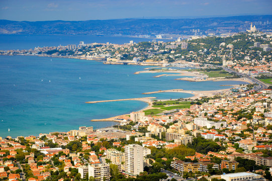 Carte postale - La Bonne M&egrave;re veillant sur Marseille