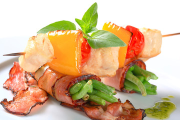 Chicken skewer and bacon-wrapped green beans