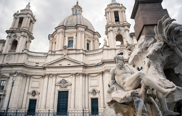 Fototapeta na wymiar Piazza Navona budynek i pomnik w planie. Rzym, Włochy.