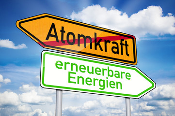 Wegweiser mit Atomkraft und erneuerbare Energien © Stockwerk-Fotodesign