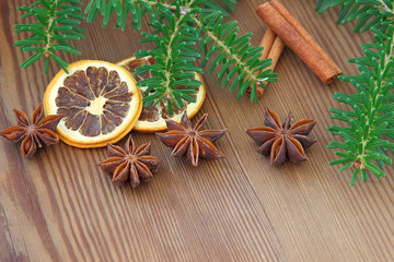 Zimtstangen, Anissterne und der Duft von Weihnachten