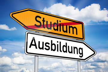 Fototapeta premium Wegweiser mit Studium und Ausbildung