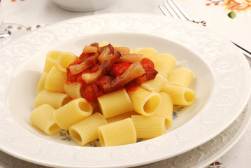 MEZZEMANICHE ALL' AMATRICIANA