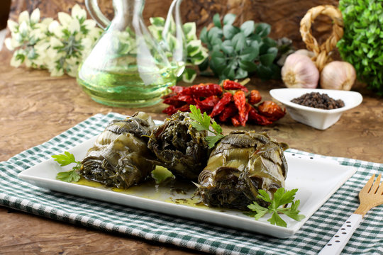 Artichokes with garlic and parsley