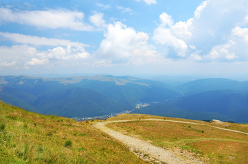 Fototapeta na wymiar Letni krajobraz w Transylwanii