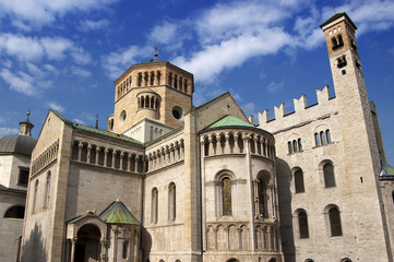 Fototapeta na wymiar Katedra San Vigilio - Trento Włochy