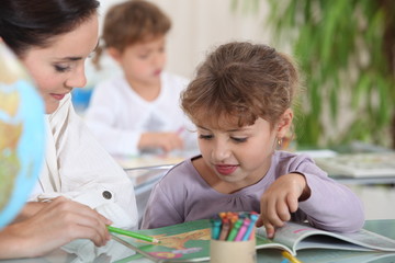 Obraz na płótnie Canvas Nauczyciel z małą dziewczynką