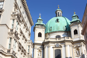 Fototapeta na wymiar Budynek w pobliżu St Peters Church w Wiedniu, Austria