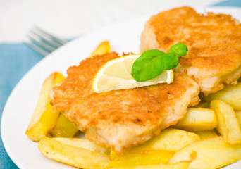 fish and chips with slice of lemon