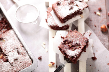 Schokokuchen mit Nüssen von oben