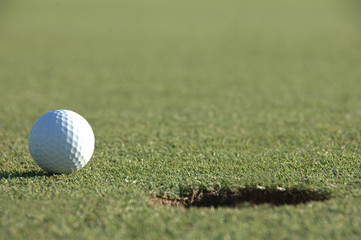 グリーンの上のゴルフボール