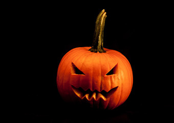 Dynia na Halloween w półmroku