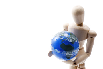 地球儀を持った人形