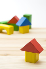 積み木の家でつくったカラフルな家