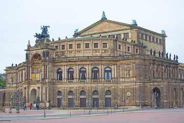 Fototapeta na wymiar Dresden opera