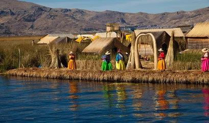 Abwaschbare Fototapete Südamerika Die schwimmenden und touristischen Inseln des Titikaka-Sees Puno Peru Sou