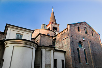 Fototapeta na wymiar Bazylika Sant'Eustorgio. Mediolan, Włochy