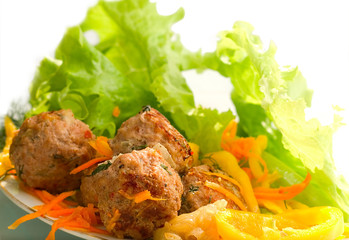 Plate of roasted meatballs and vegetable