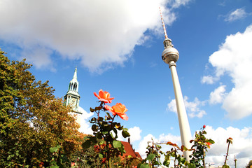 Berliner Fernsehturm und Marienkirche