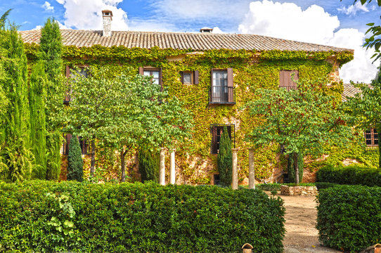 Casa rural, finca de Castilla-La Mancha, jardiner&iacute;a