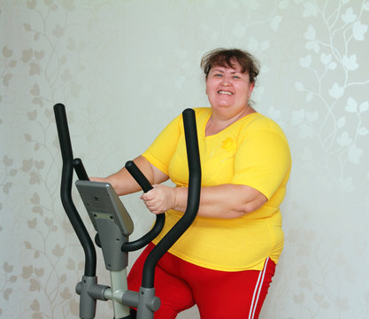 overweight woman exercising on trainer