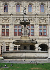 Fototapeta na wymiar Fontanna w pobliżu Opery Wiedeńskiej