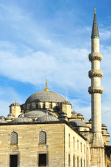 Fototapeta na wymiar Meczet z minaretem