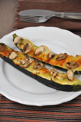 Gefüllte Zucchini