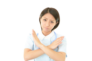禁止の意思表示をするナース