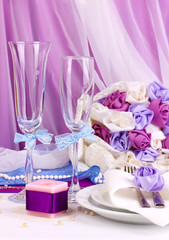 Serving fabulous wedding table in purple color