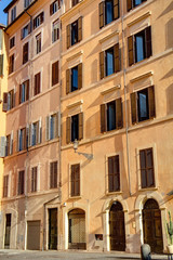 Fototapeta na wymiar facade of historical building in Rome