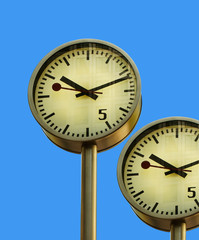 Clock in Canary Wharf.