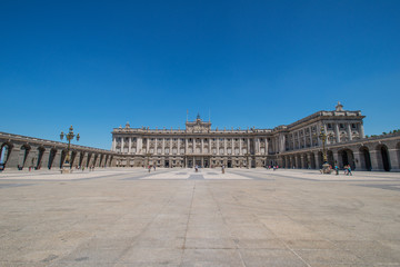 Fototapeta na wymiar Royal Palace at Madrid Spain